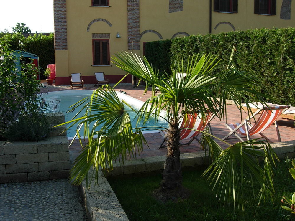 B&B Il Pioppo E La Fonte Castello d'Agogna Esterno foto